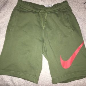 Nike Men’s Fleece Shorts (S)